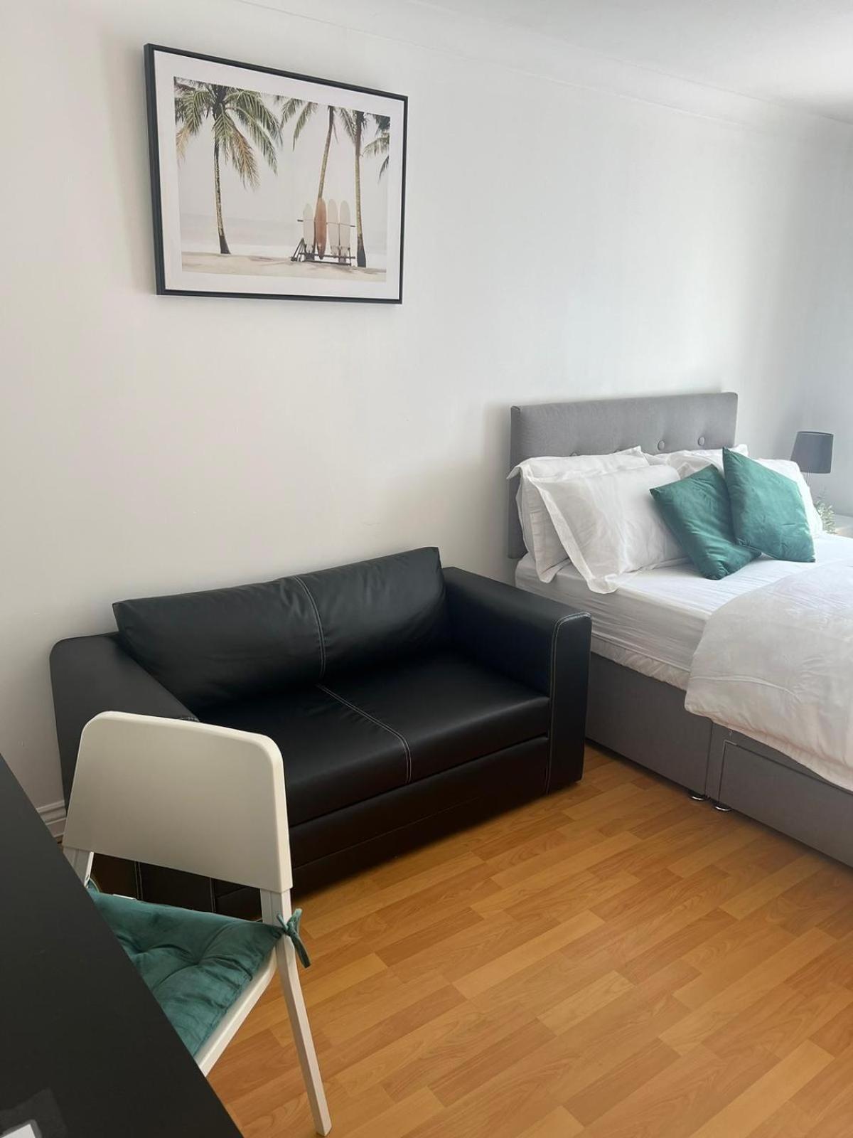 Luxury Rooms And An En-Suite Room With Free Wi-Fi Clarendon Way Colchester Exterior photo