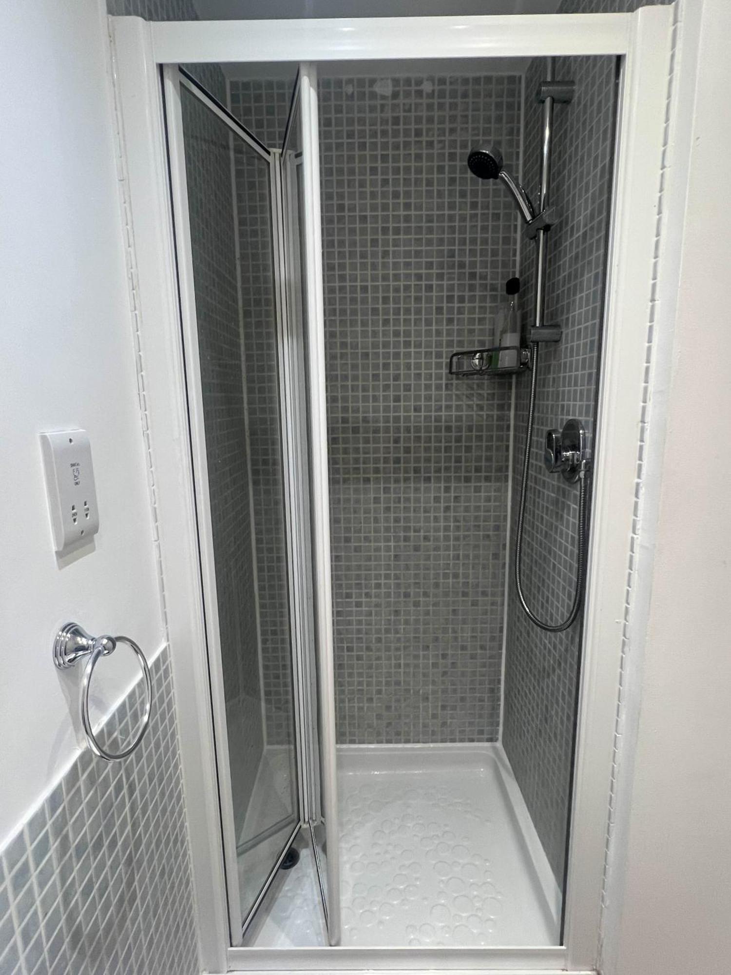 Luxury Rooms And An En-Suite Room With Free Wi-Fi Clarendon Way Colchester Exterior photo